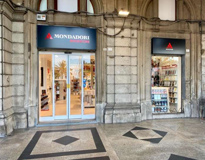 Mondadori Bookstore Cagliari esterno via Roma
