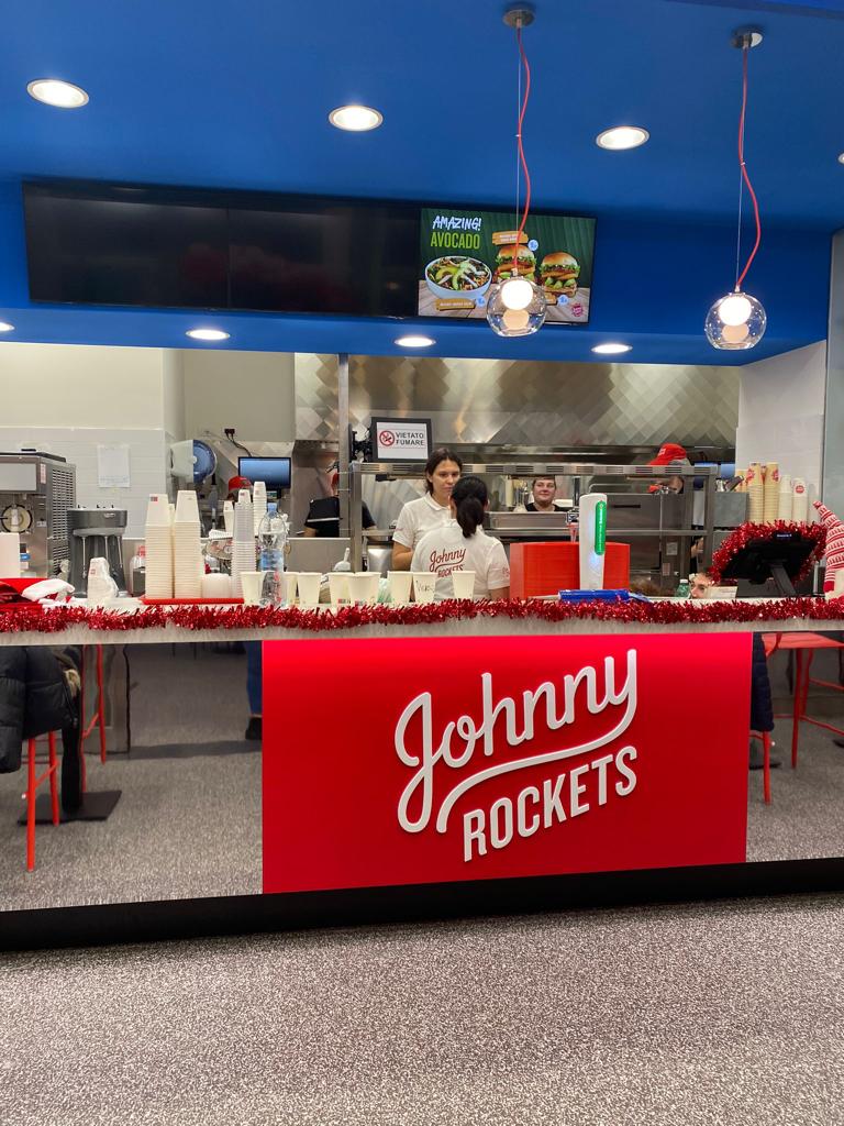 Johnny Rockets porta il suo dining concept al Carosello